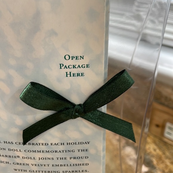 NIB Special Edition 2004 Holiday Barbie- green dress - Picture 3 of 12